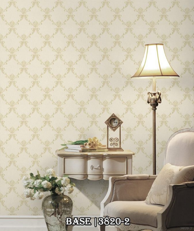 Hãy đem phong cách Châu Âu đến với ngôi nhà của bạn bằng cách trang trí bằng giấy dán tường cổ điển màu vàng.